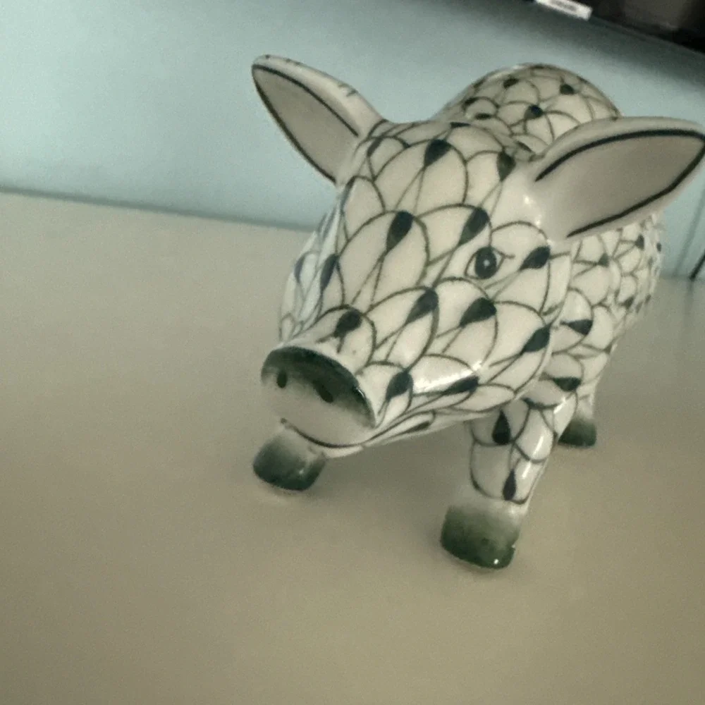 Andrea by Sadek Porcelain Pig Hand Painted Green &  White Fishnet 6